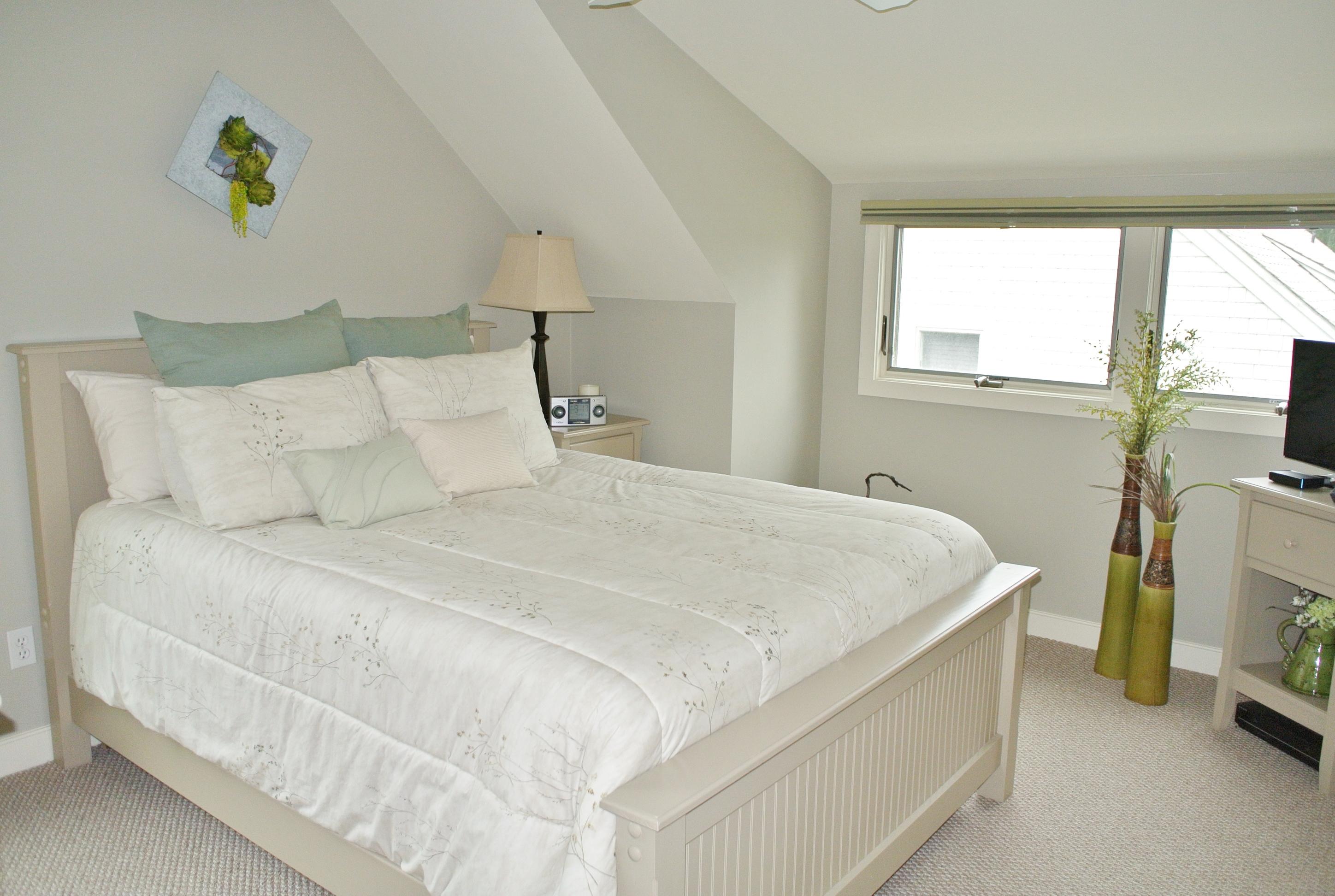 22 Mid-Iron Way, Unit 7509 Mashpee, MA 02649 - Photo 26 of 32 a bedroom with a bed and a window