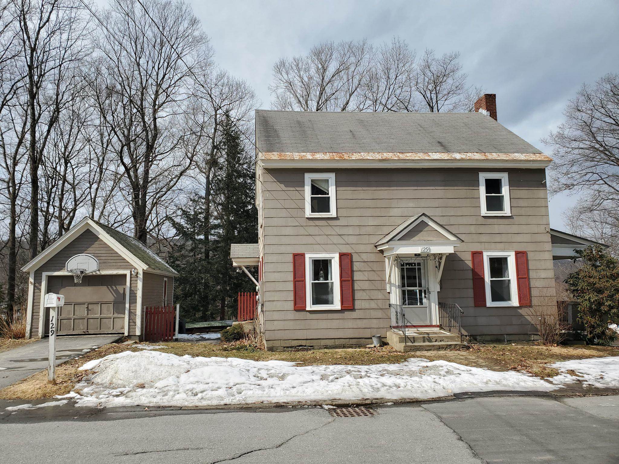129 Commonwealth Avenue Springfield, VT 05156 - Photo 1 of 27