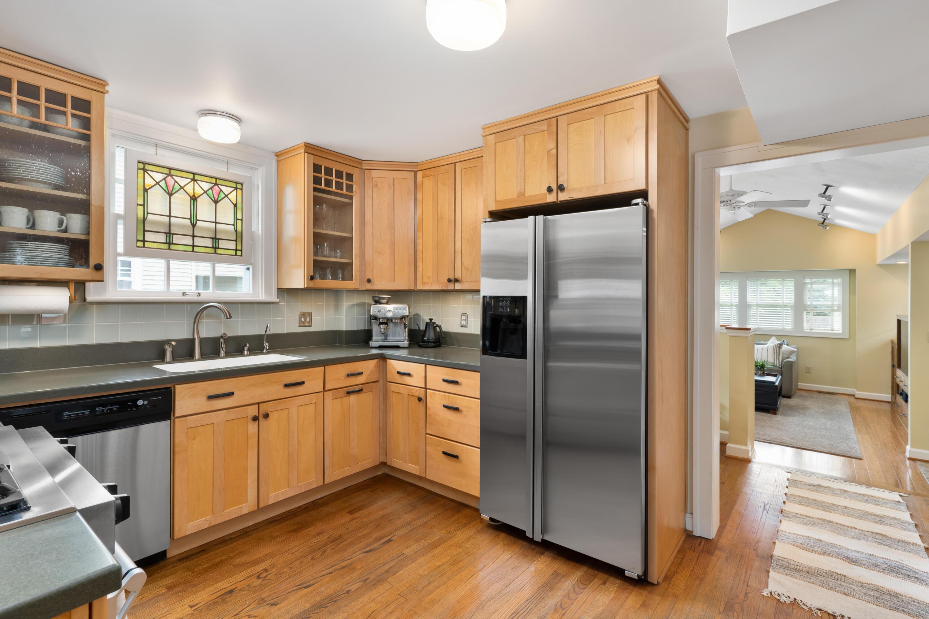 448 East Dunedin Road Columbus, OH 43214 - Photo 17 of 39 Stainless steel appliances