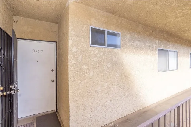 $325,000 | 6255 Woodman Avenue, Unit 207, Valley Glen, CA 91401