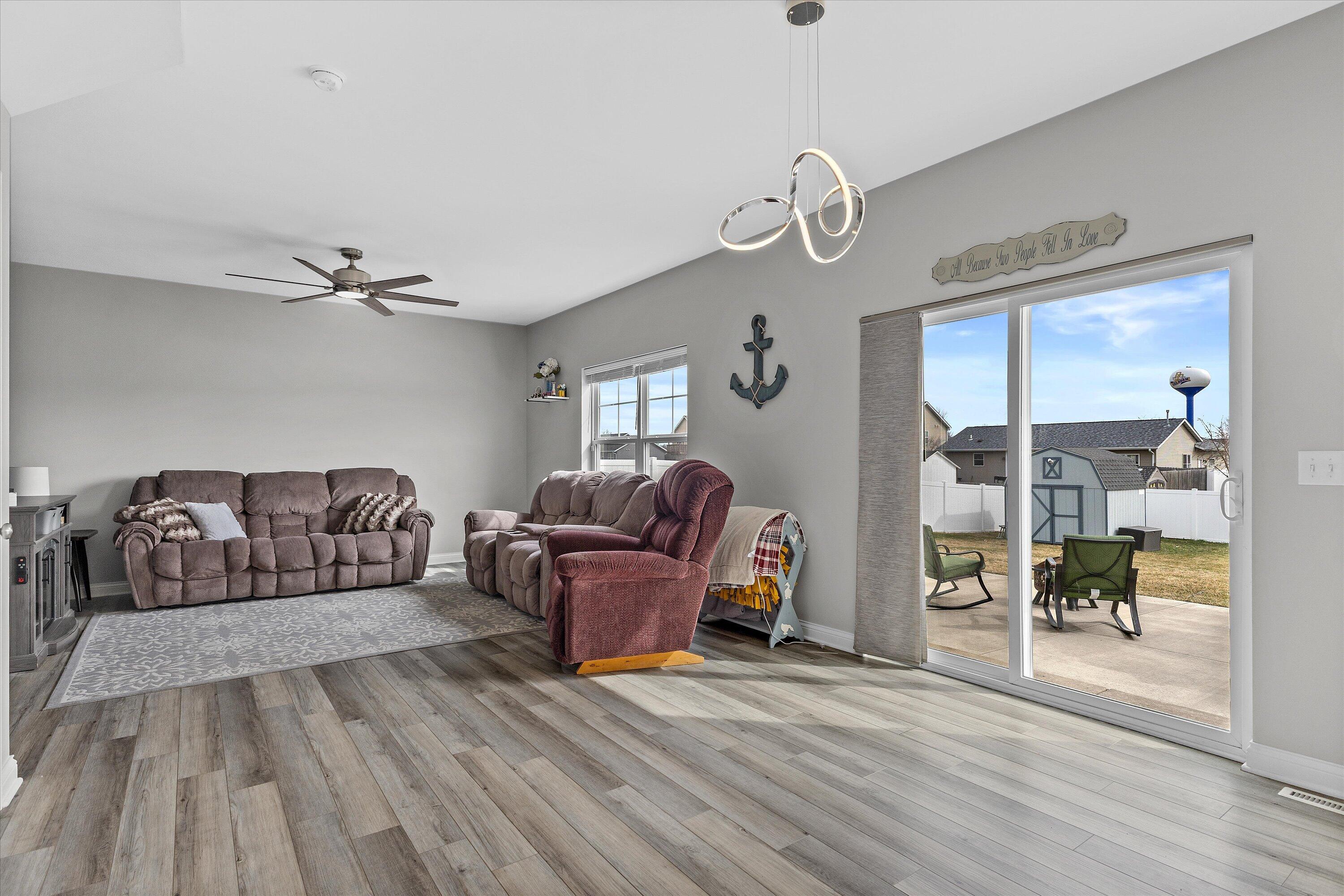 203 Linden Lane Delavan, WI 53115 - Photo 11 of 46 Living Area
