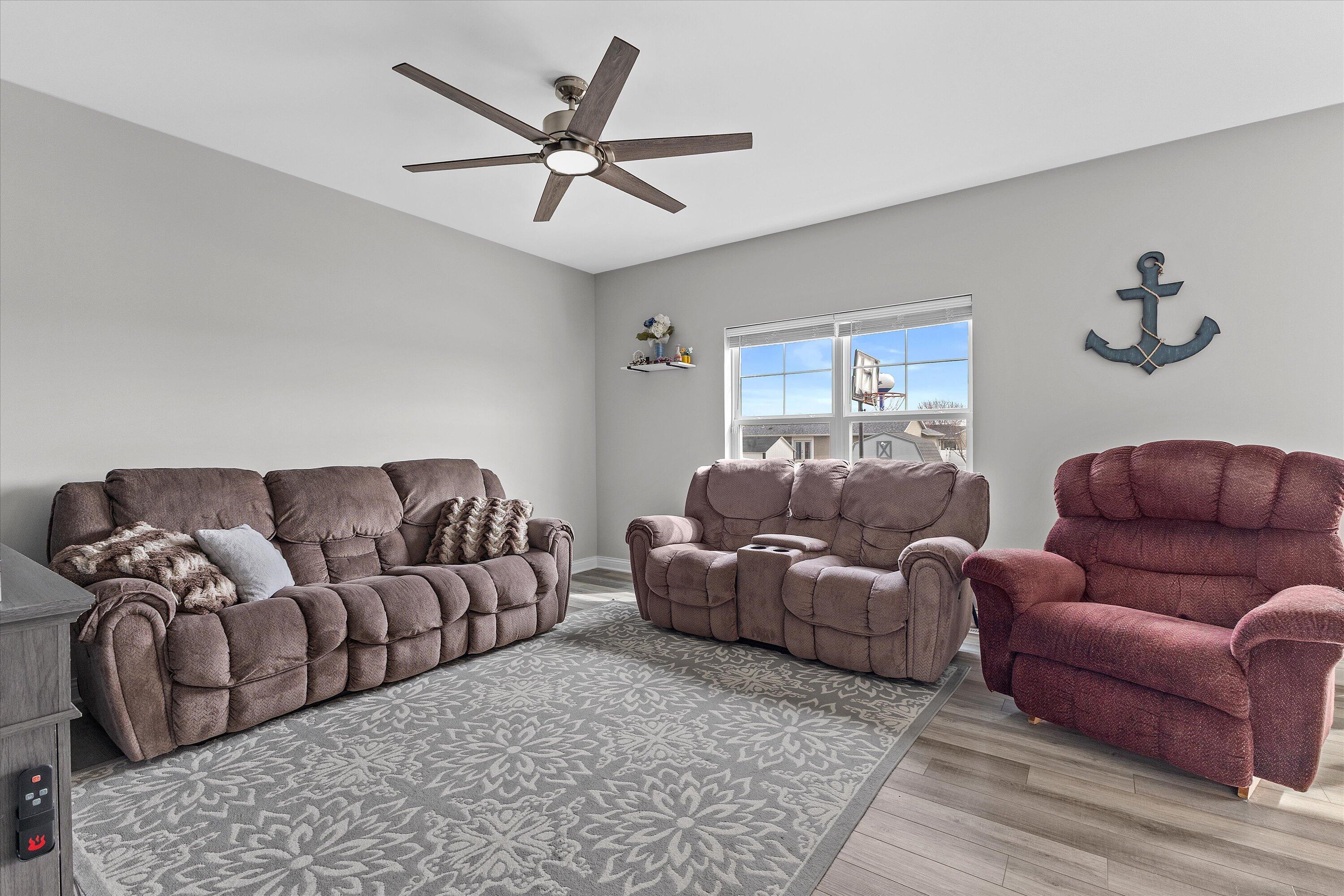 203 Linden Lane Delavan, WI 53115 - Photo 12 of 46 Living Area