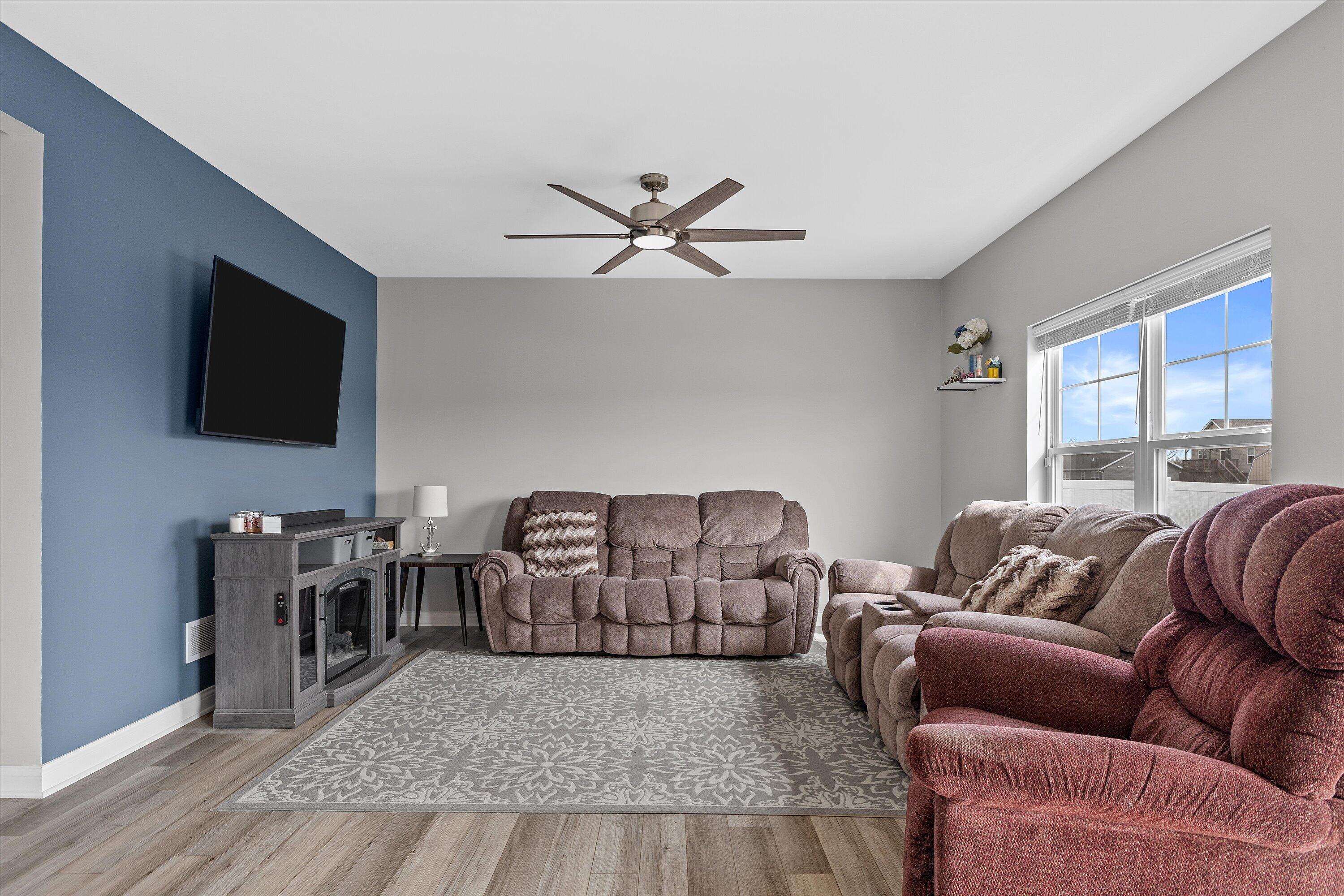 203 Linden Lane Delavan, WI 53115 - Photo 13 of 46 Living Area