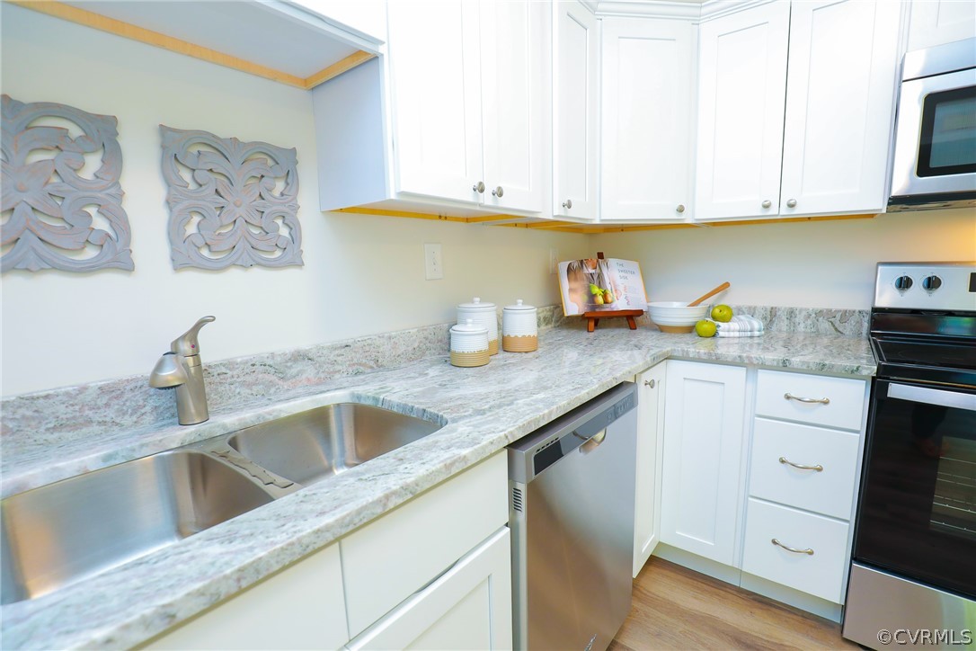 6029 Barrister Road Chesterfield, VA 23832 - Photo 17 of 50 a kitchen with granite countertop a sink dishwasher and cabinets