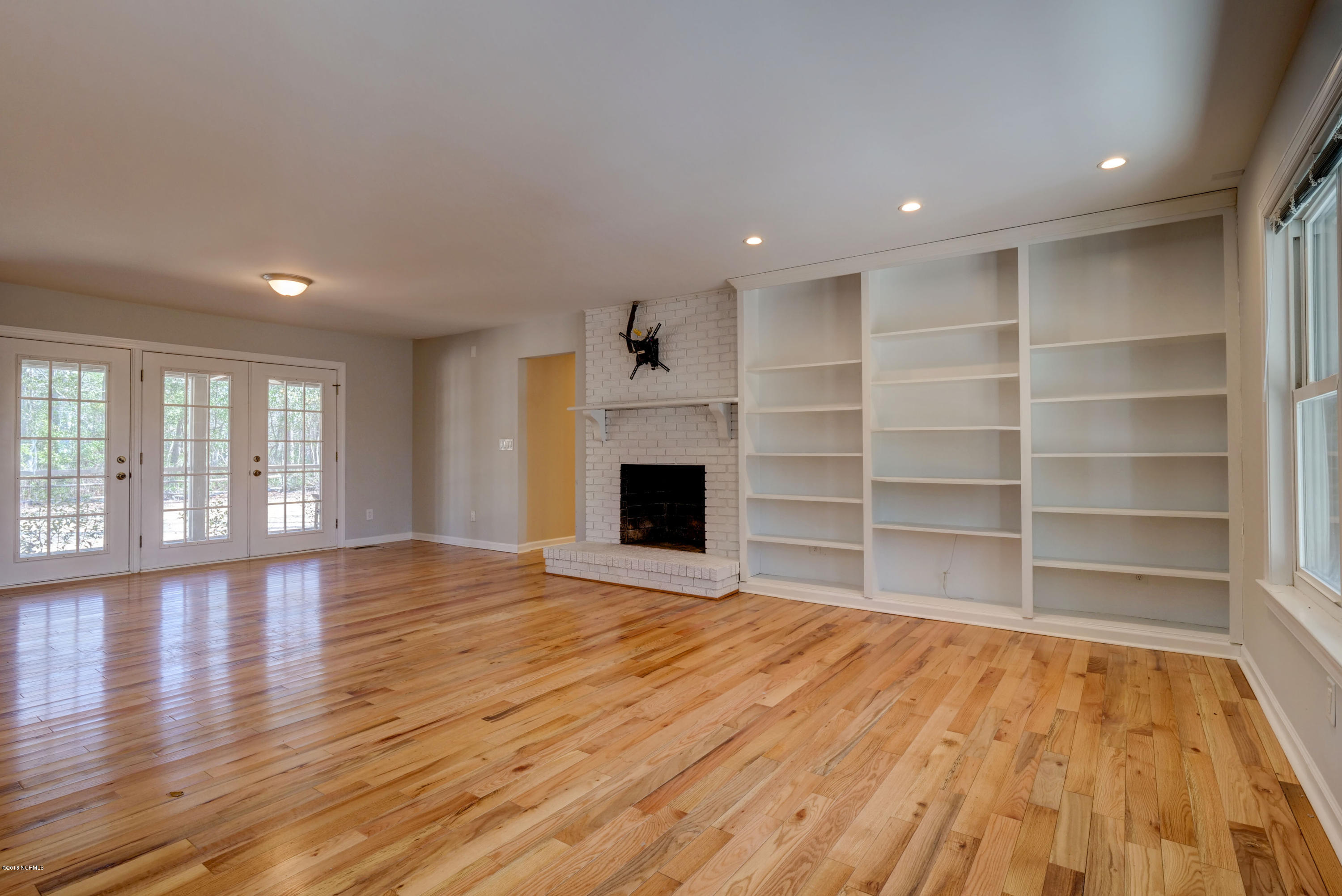 301 Porters Neck Road Wilmington, NC 28411 - Photo 4 of 30 Living Room
