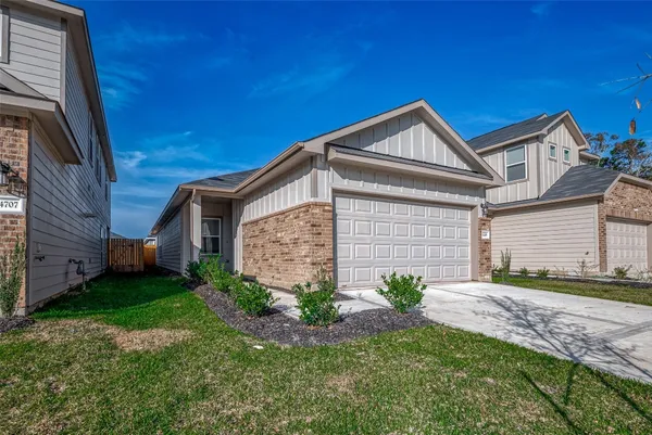 $229,990 | 516 Emerald Thicket Lane, Huffman, TX 77336
