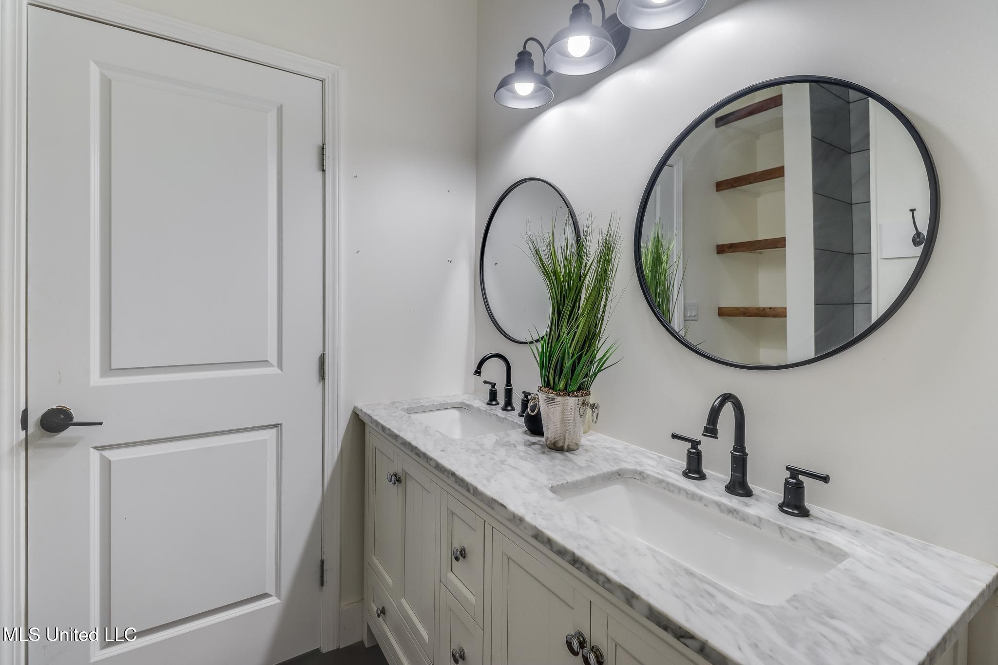 12164 Barton Road Gulfport, MS 39503 - Photo 12 of 37 IMG_5539