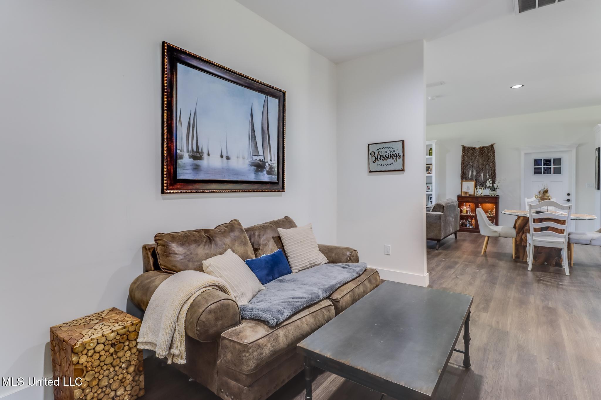 12164 Barton Road Gulfport, MS 39503 - Photo 15 of 37 IMG_5551