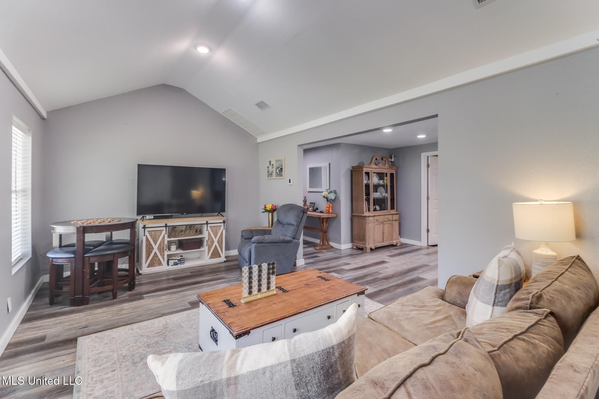 12164 Barton Road Gulfport, MS 39503 - Photo 20 of 37 IMG_5524