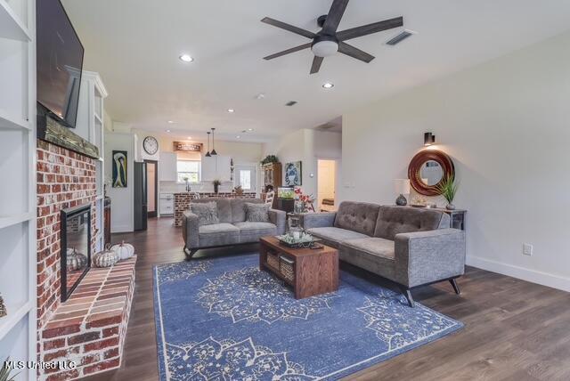 12164 Barton Road Gulfport, MS 39503 - Photo 5 of 37 IMG_5542