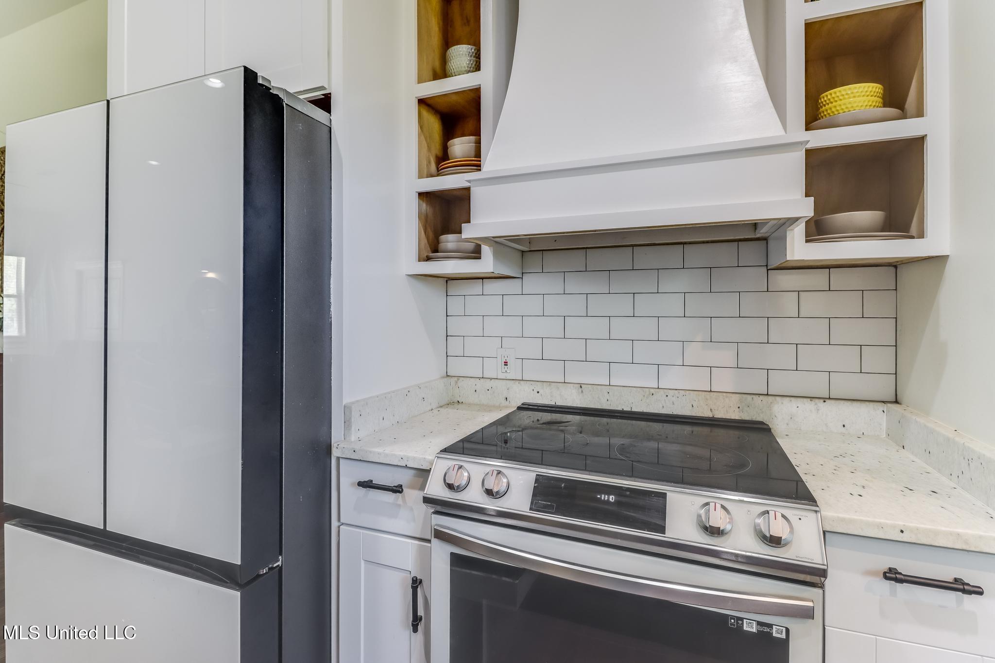 12164 Barton Road Gulfport, MS 39503 - Photo 8 of 37 IMG_5546