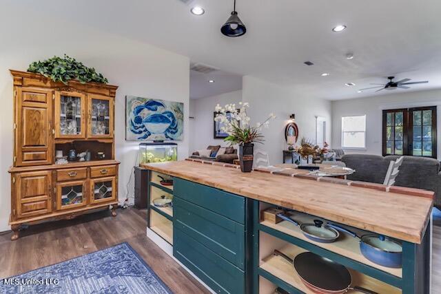 12164 Barton Road Gulfport, MS 39503 - Photo 9 of 37 IMG_5547