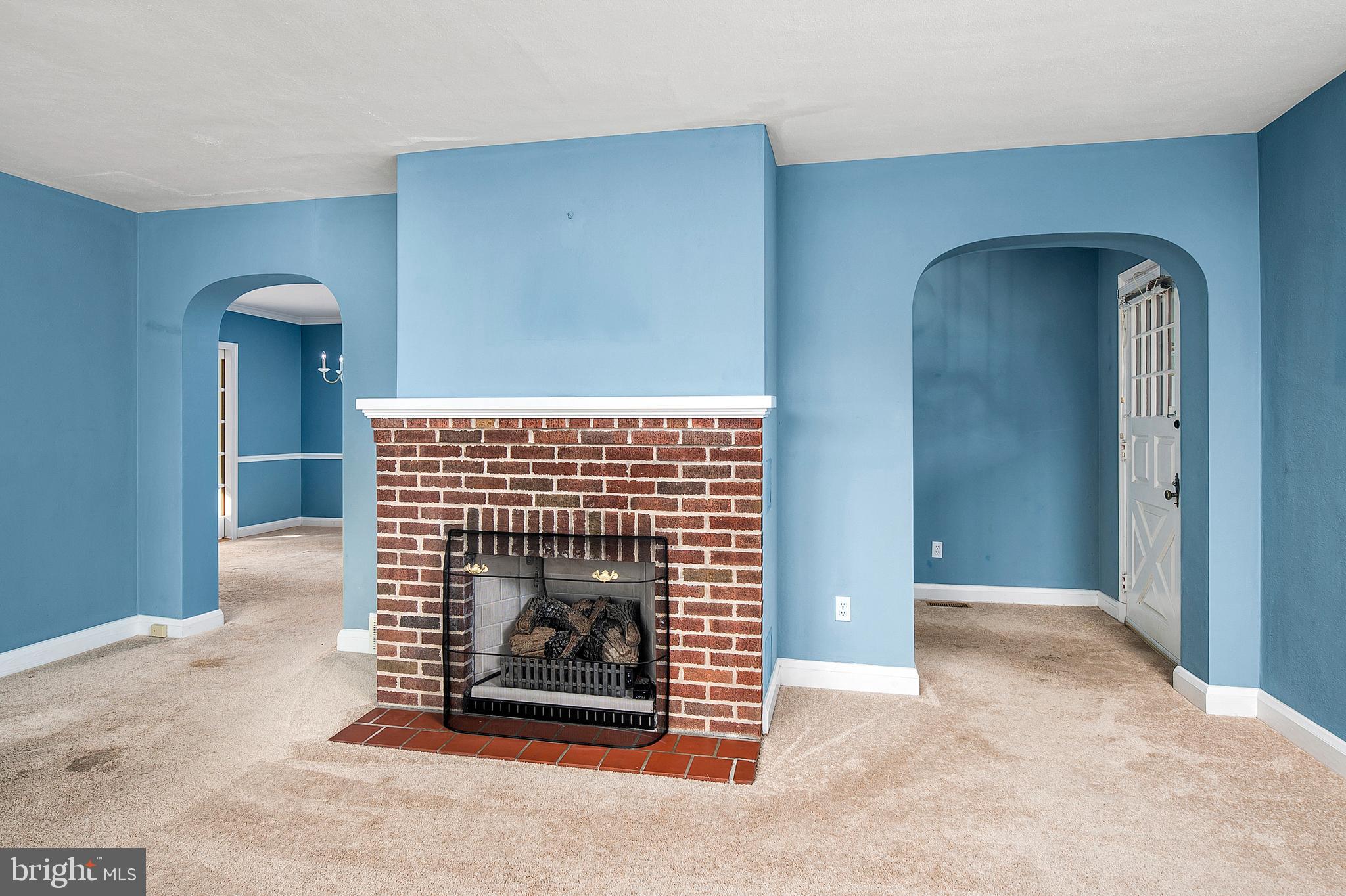 234 Gralan Road Catonsville, MD 21228 - Photo 5 of 46 Living Room