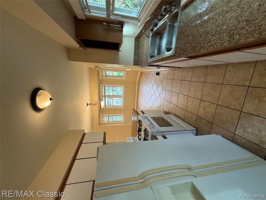 2195 North Milford Road Highland, MI 48357 - Photo 6 of 12