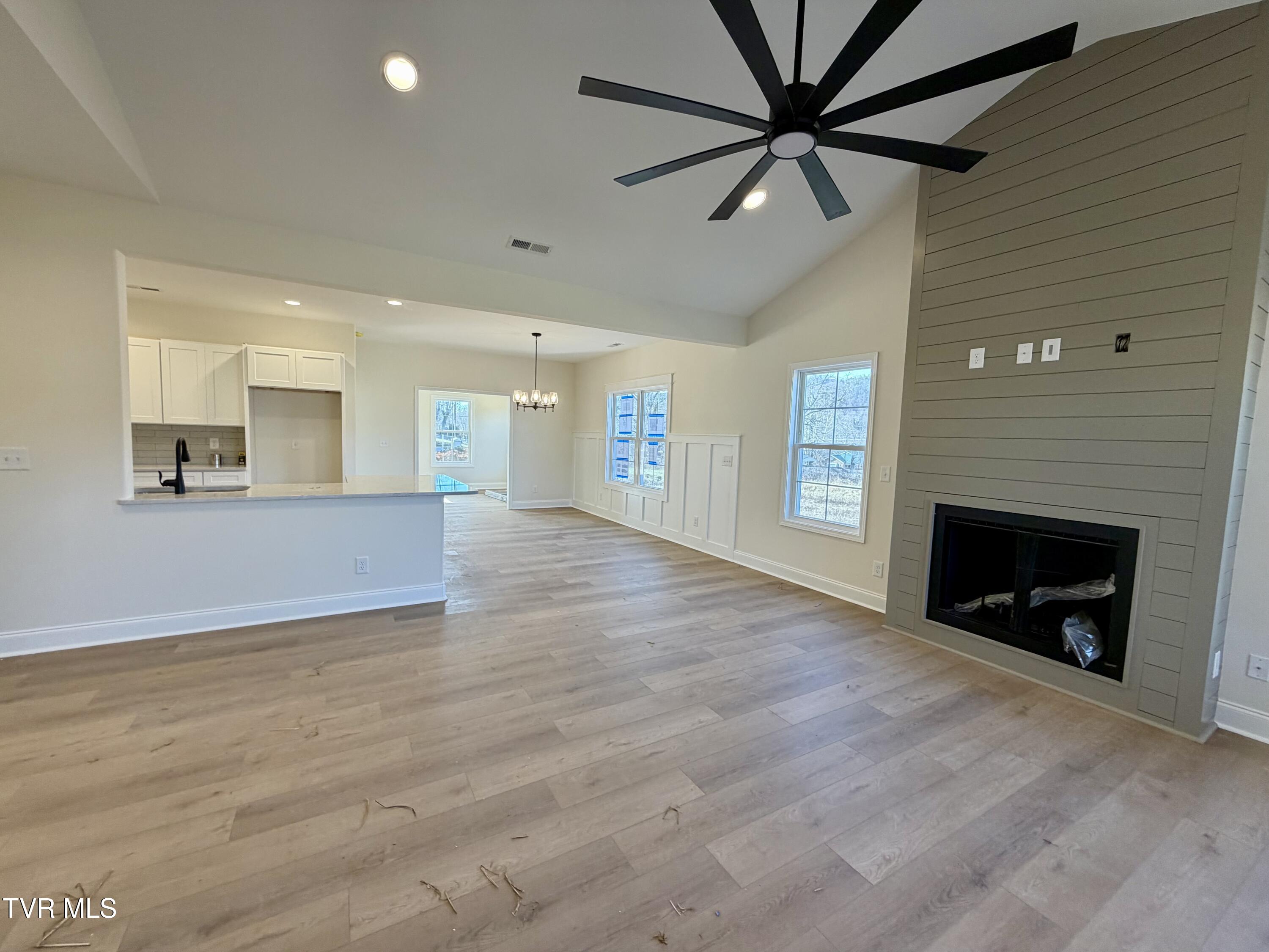 144 Ervin Loop Erwin, TN 37650 - Photo 3 of 18 IMG_0692