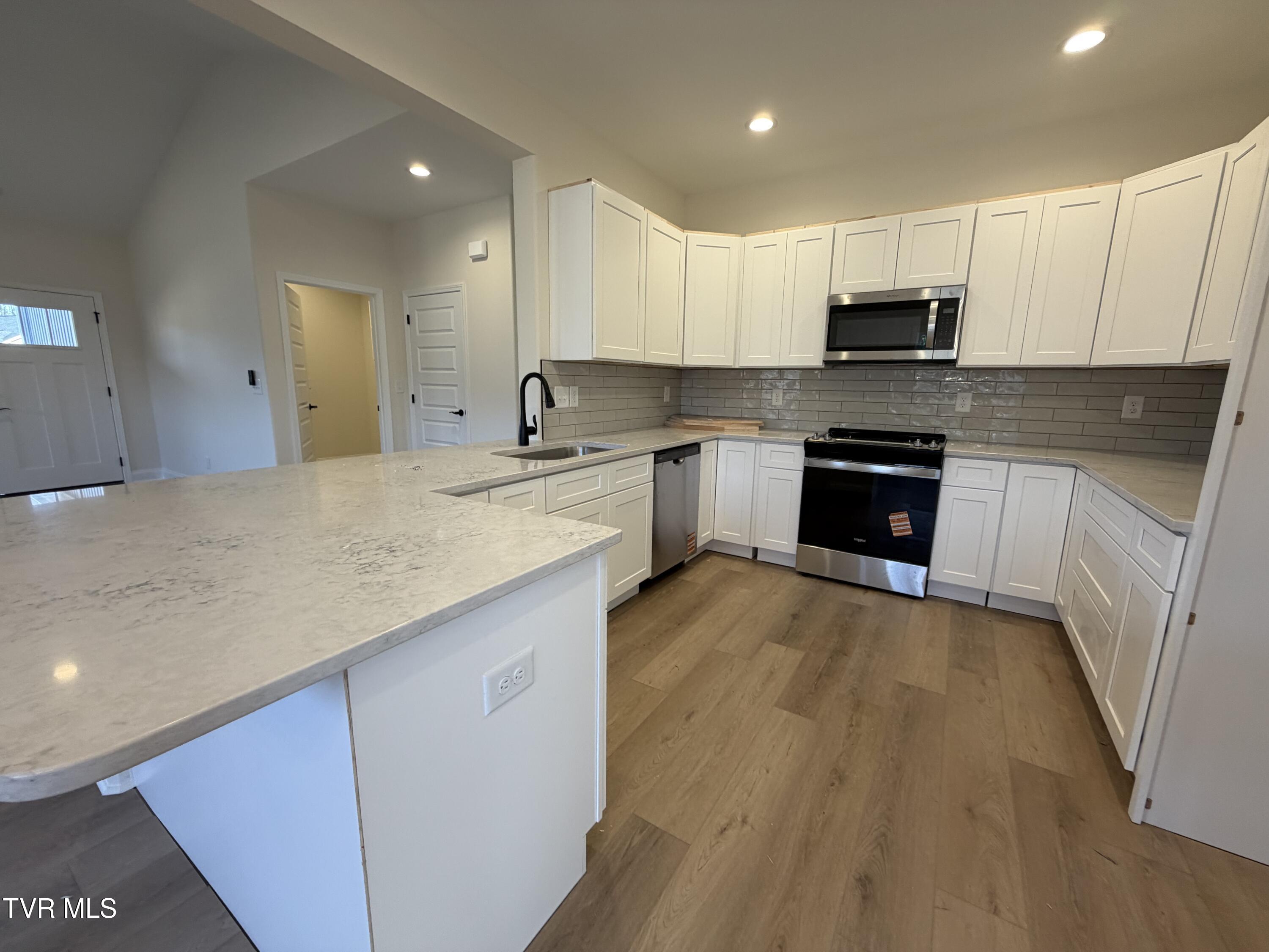 144 Ervin Loop Erwin, TN 37650 - Photo 6 of 18 IMG_0694