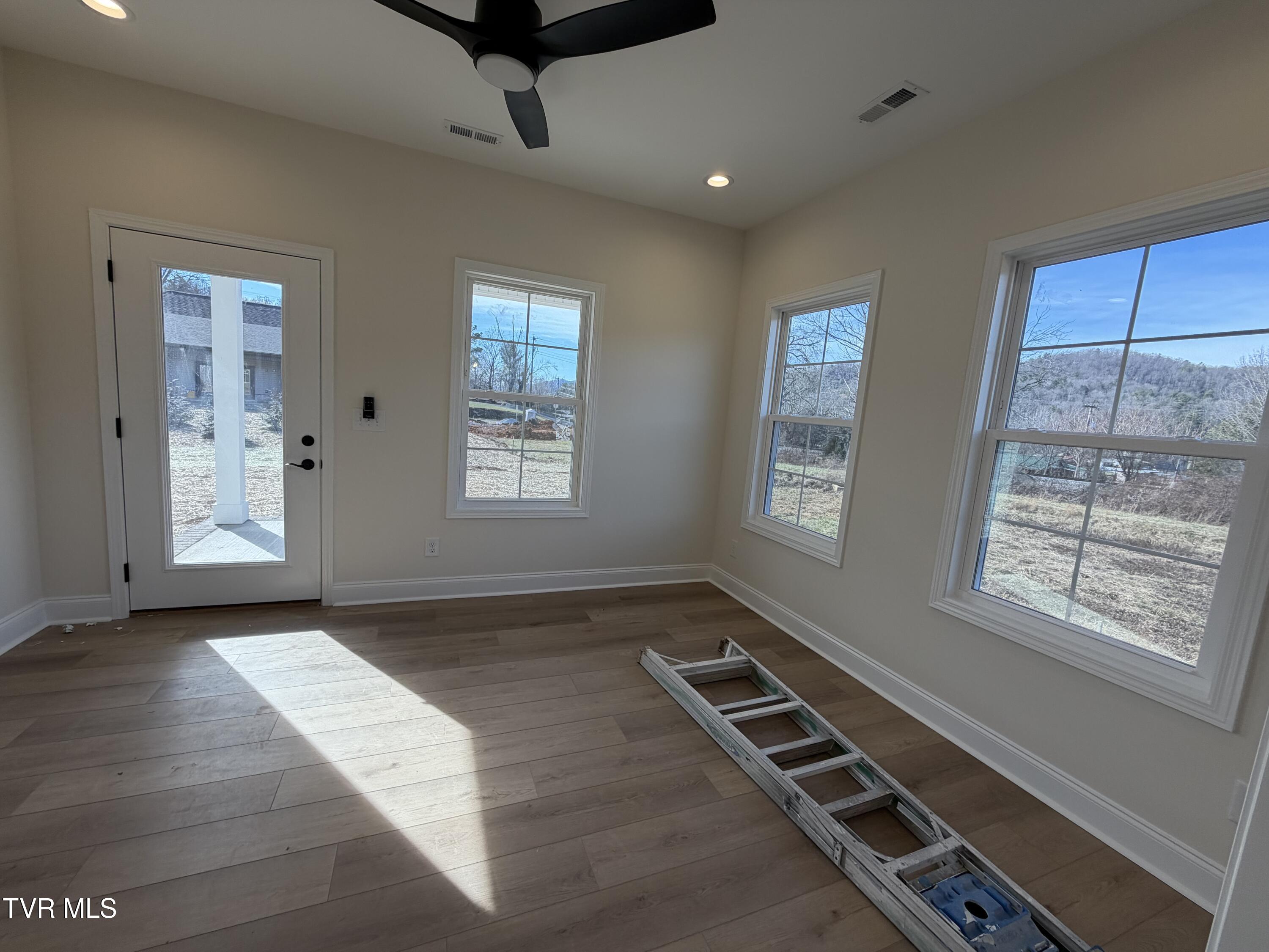 144 Ervin Loop Erwin, TN 37650 - Photo 9 of 18 IMG_0697