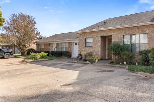 $165,000 | 1401 Ave O, Unit I, Huntsville, TX 77340