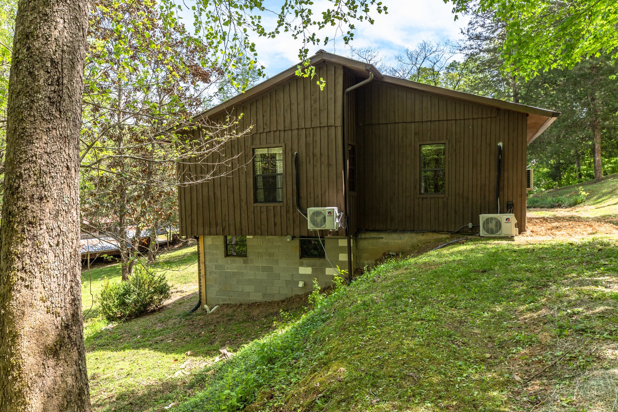 7196 Pinewood Road Nunnelly, TN 37137 - Photo 28 of 49 a backyard of a house with lots of green space