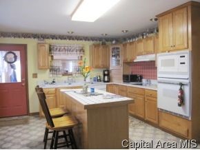 8286 Oak Crest Road Dawson, IL 62520 - Photo 5 of 12 Gallery Image 5
