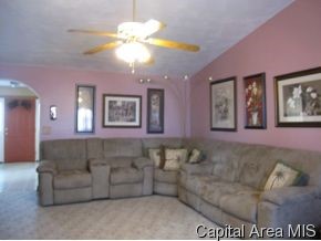 8286 Oak Crest Road Dawson, IL 62520 - Photo 6 of 12 Gallery Image 6