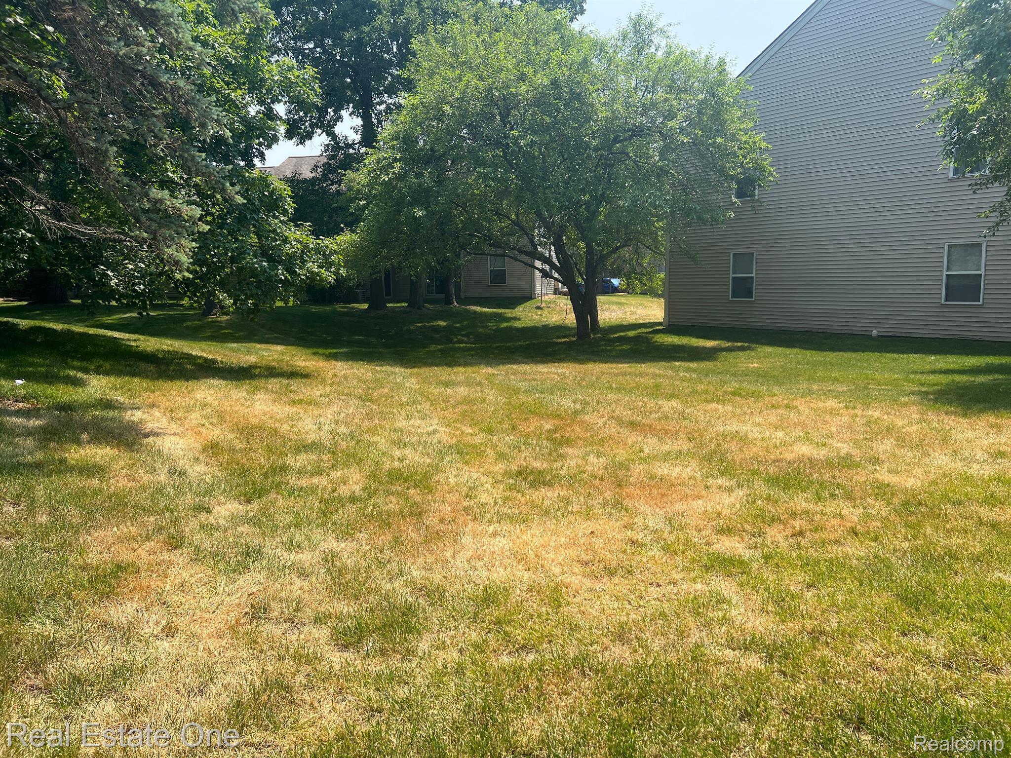 1646 Emerson Circle Rochester, MI 48307 - Photo 19 of 31 Gallery Image 19