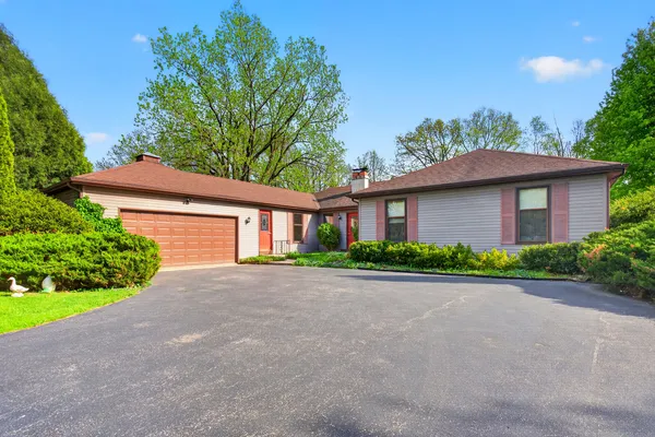 $450,000 | 6503 Tustamena Trail, McHenry, IL 60050