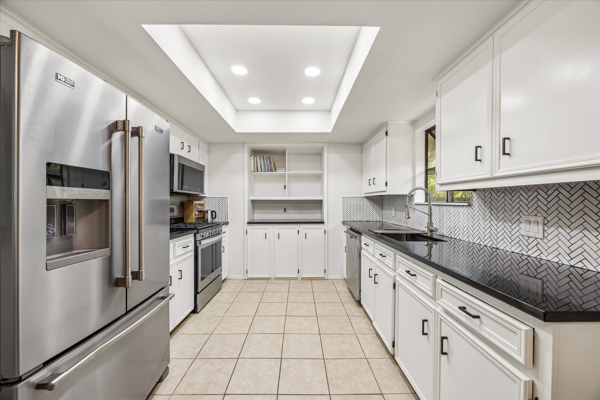 908 Riddlewood Drive Austin, TX 78753 - Photo 9 of 21 Full kitchen