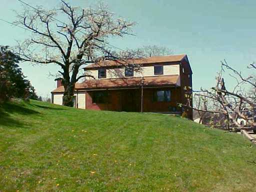284 Hoffman Road Pittsburgh, PA 15212 - Photo 2 of 8 Gallery Image 2