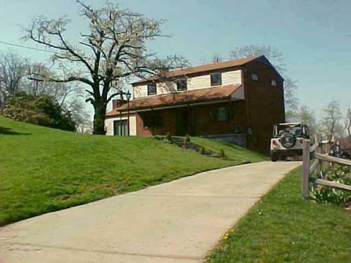 284 Hoffman Road Pittsburgh, PA 15212 - Photo 3 of 8 Gallery Image 3