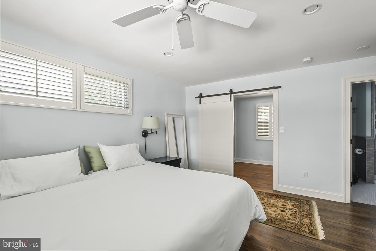 5005 Rhoades Place Alexandria, VA 22304 - Photo 18 of 55 MAIN LEVEL PRIMARY BEDROOM W/BATH & DUAL CLOSETS