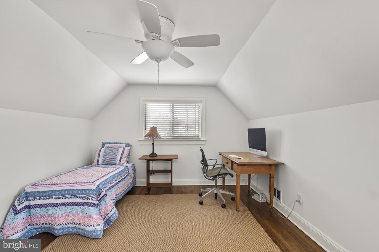 5005 Rhoades Place Alexandria, VA 22304 - Photo 27 of 55 BEDROOM 3 - TOP FLOOR - CEILING FAN & CLOSETS
