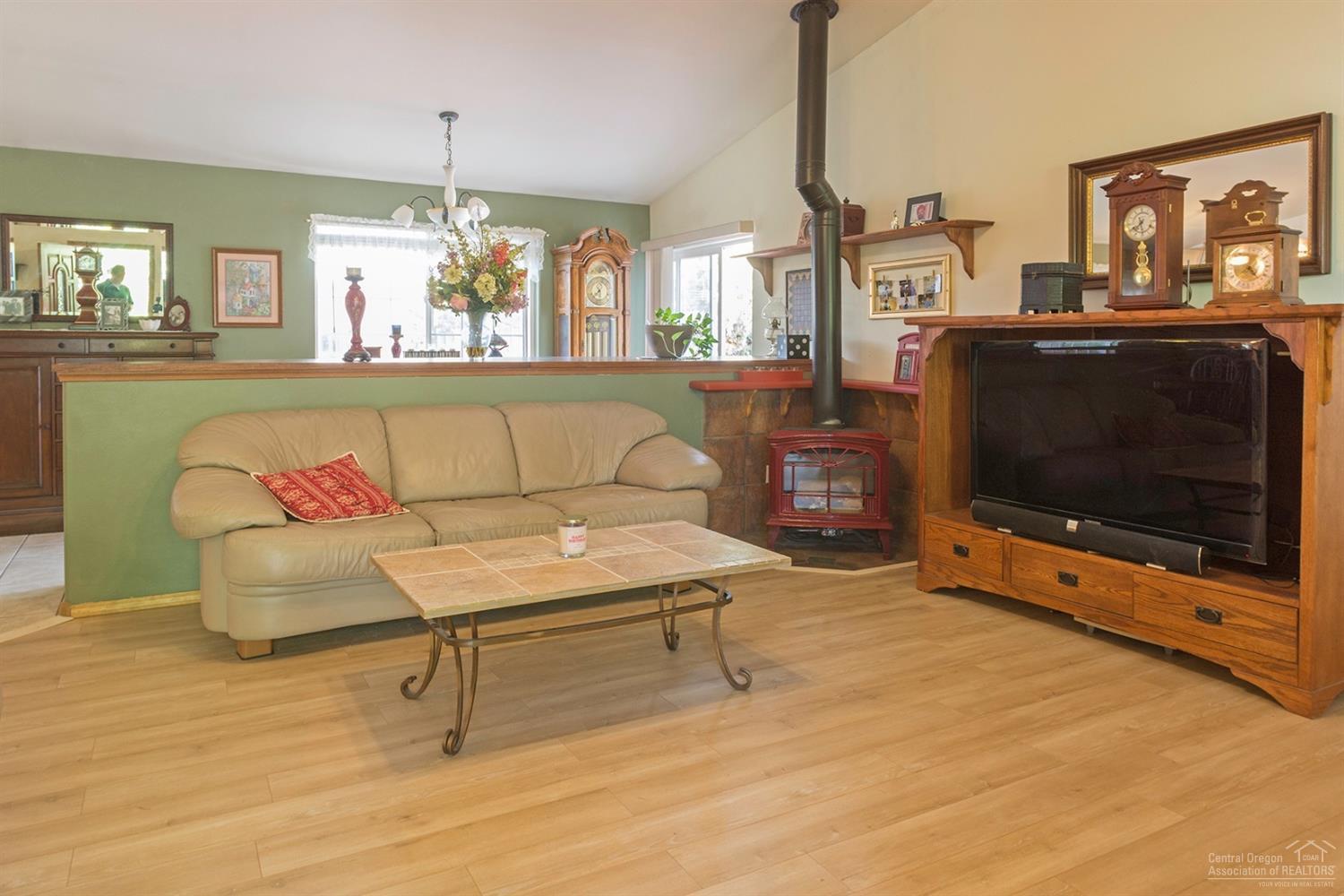 2368 Northeast Wells Acres Road Bend, OR 97701 - Photo 4 of 25 Gallery Image 4