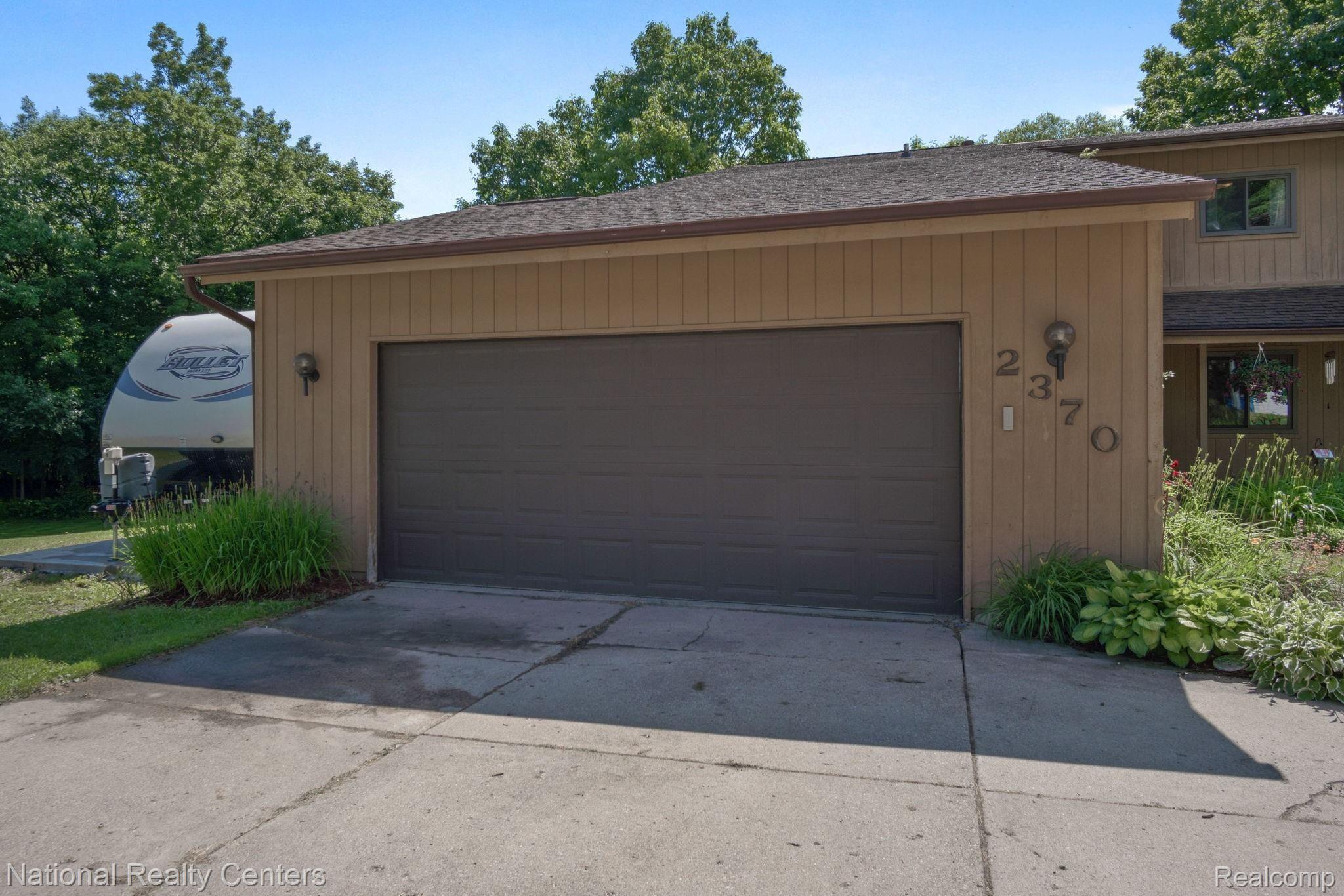 2370 Highfield Road Waterford, MI 48329 - Photo 29 of 34 Attached 2 car garage