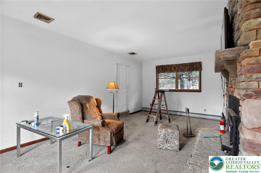 6594 Memorial Road Germansville, PA 18053 - Photo 12 of 51 family room