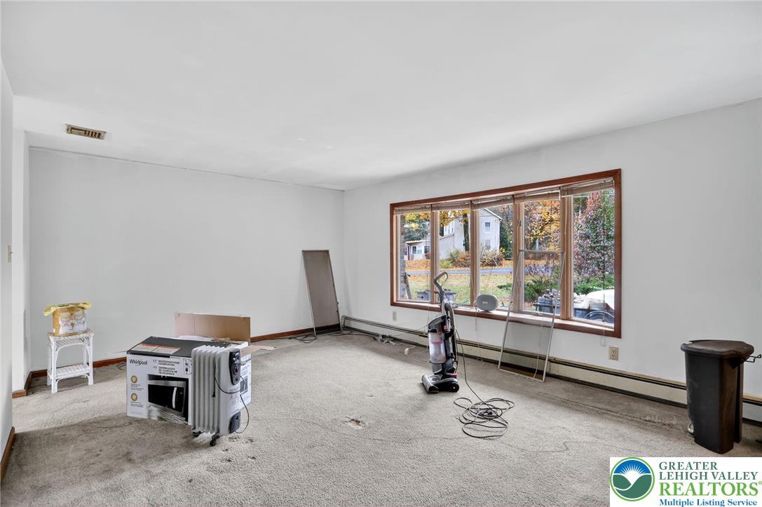 6594 Memorial Road Germansville, PA 18053 - Photo 9 of 51 living room