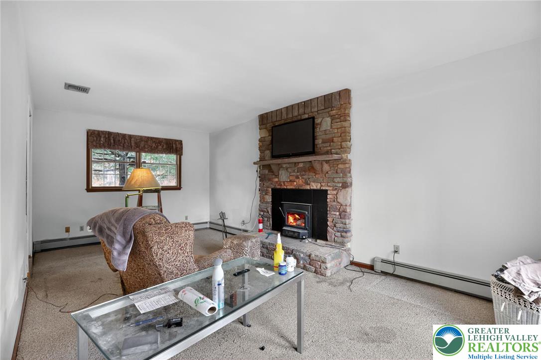 6594 Memorial Road Germansville, PA 18053 - Photo 10 of 51 family room