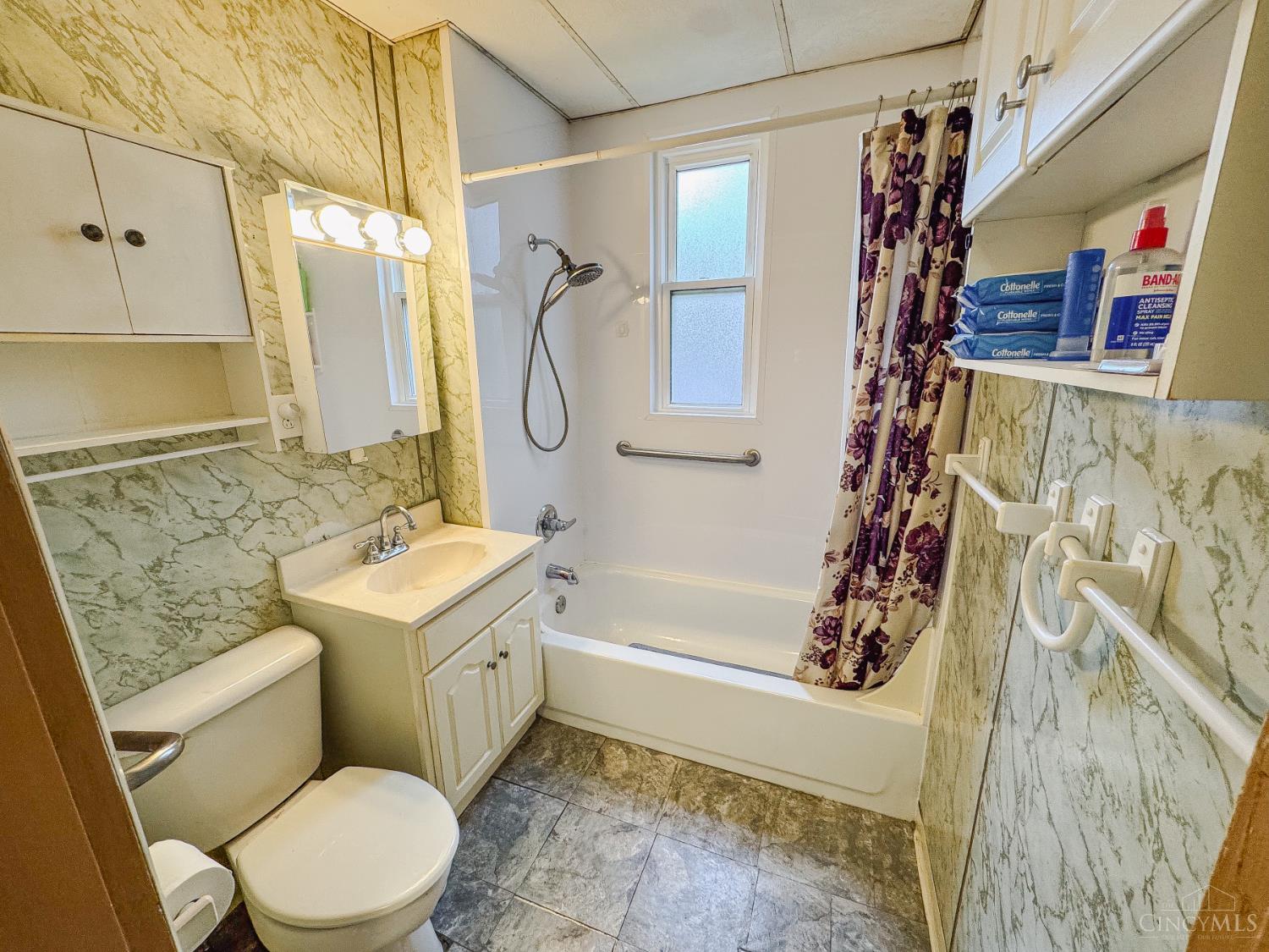3815 Watterson Road Fairfax, OH 45227 - Photo 10 of 13 Gallery Image 10