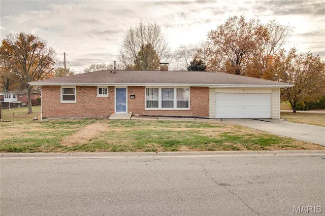 $174,900 | 5230 Wickway Drive, Alton, IL 62002