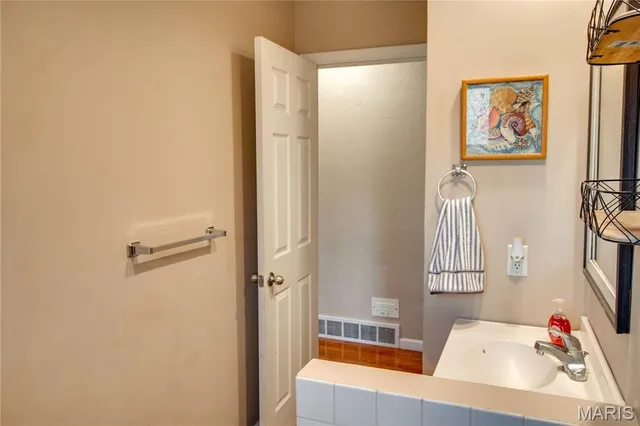 $172,000 | 5230 Wickway Drive, Alton, IL 62002