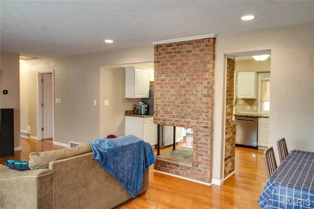 $172,000 | 5230 Wickway Drive, Alton, IL 62002