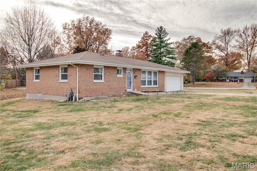 5230 Wickway Drive Alton, IL 62002 - Photo 3 of 22