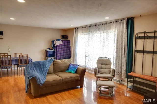 $172,000 | 5230 Wickway Drive, Alton, IL 62002