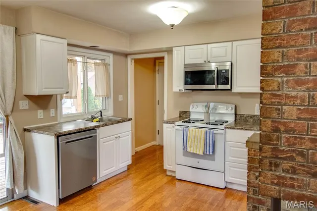 $172,000 | 5230 Wickway Drive, Alton, IL 62002