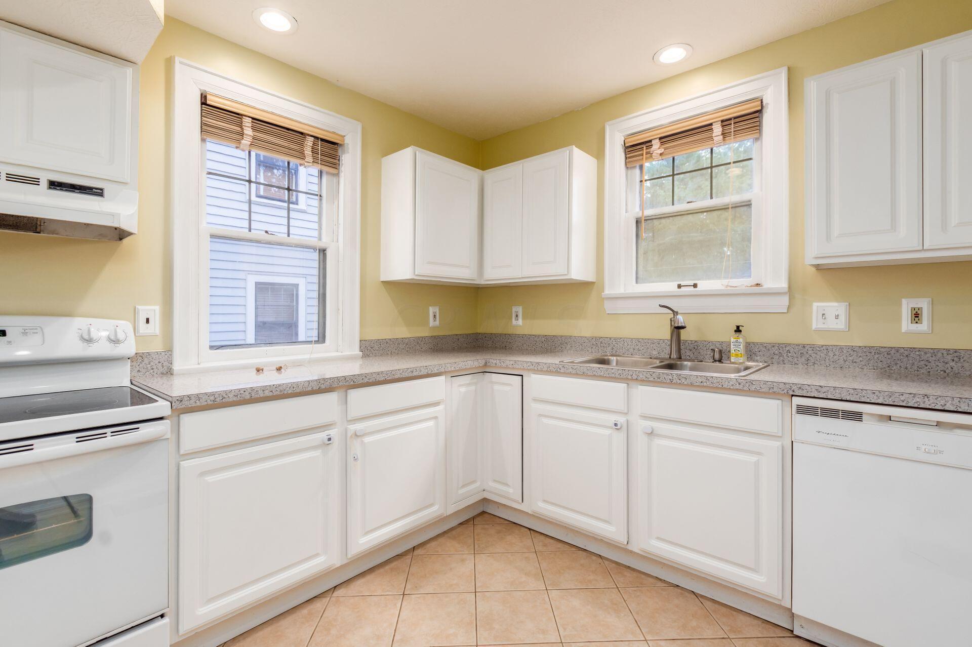 475 Piedmont Road Columbus, OH 43214 - Photo 17 of 35 Light and bright kitchen