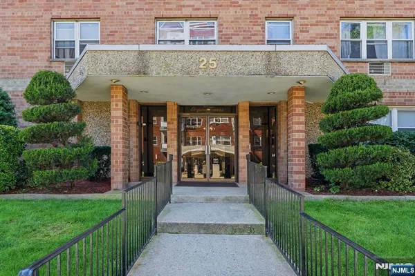 $299,000 | 25 Jefferson Street, Unit 6D, Hackensack, NJ 07601