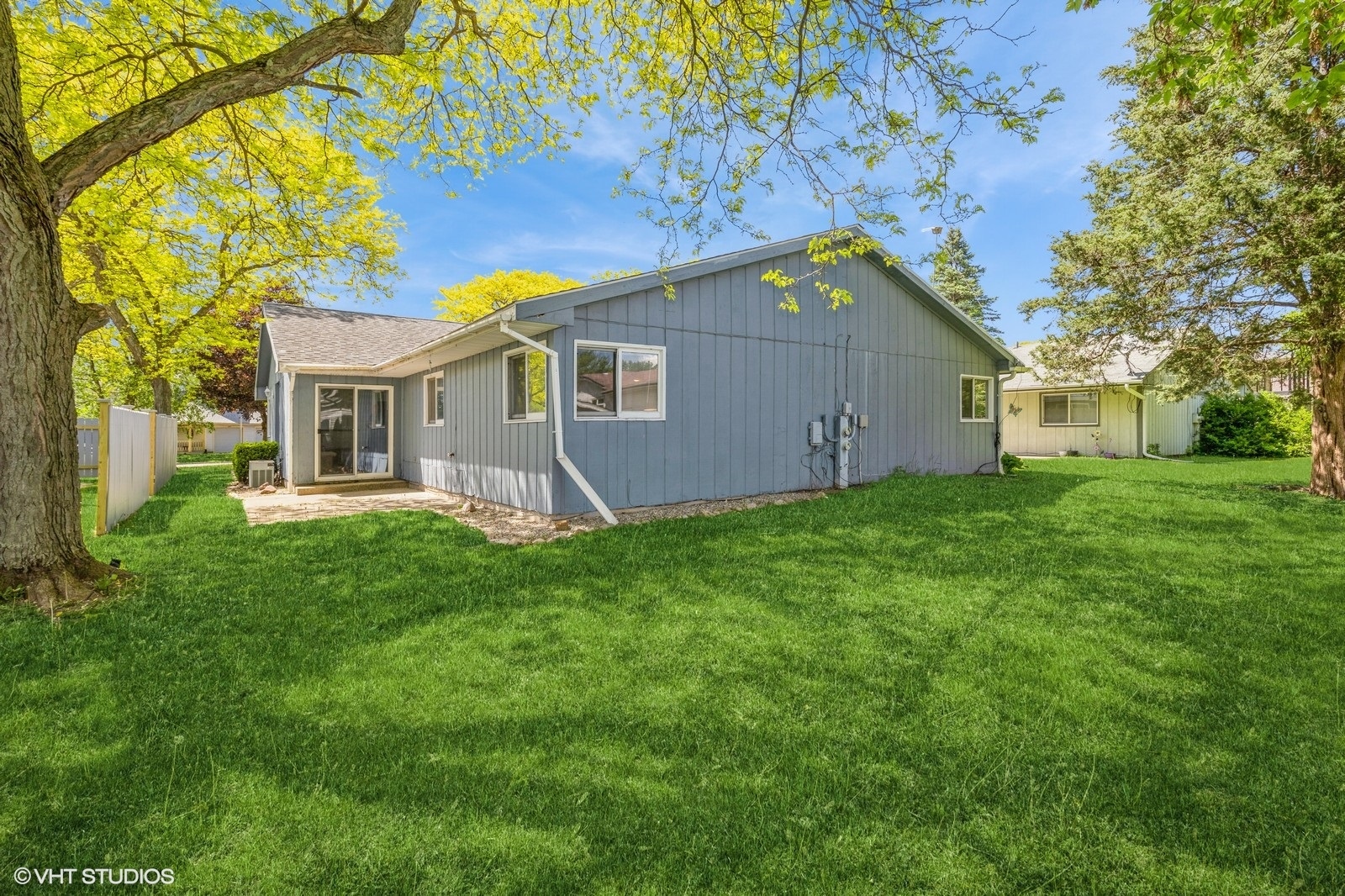 1214 Thomas Drive Woodstock, IL 60098 - Photo 3 of 14 a front view of house with yard and green space