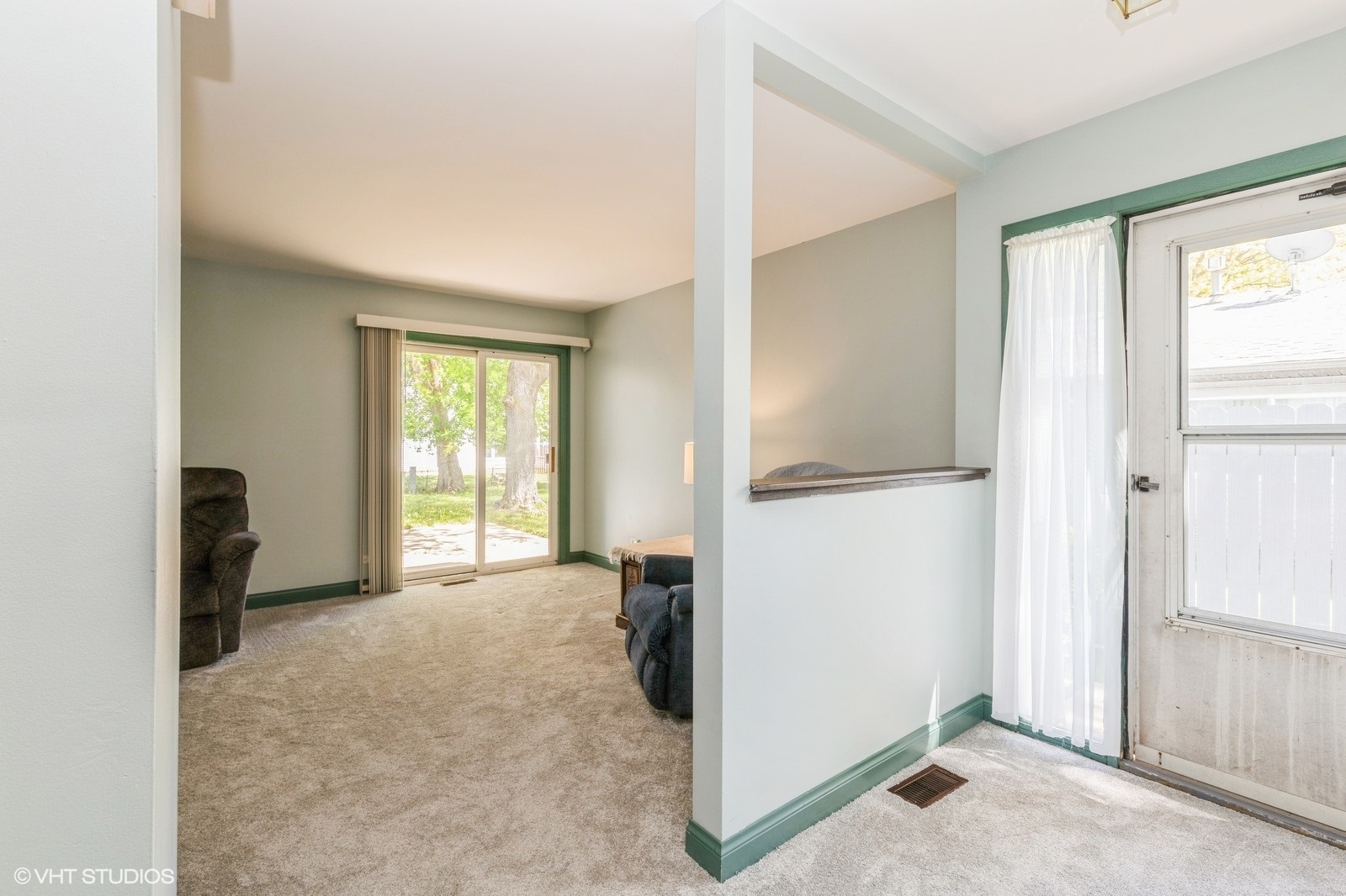 1214 Thomas Drive Woodstock, IL 60098 - Photo 5 of 14