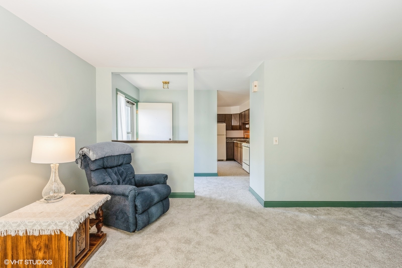 1214 Thomas Drive Woodstock, IL 60098 - Photo 7 of 14 a living room with furniture and a lamp