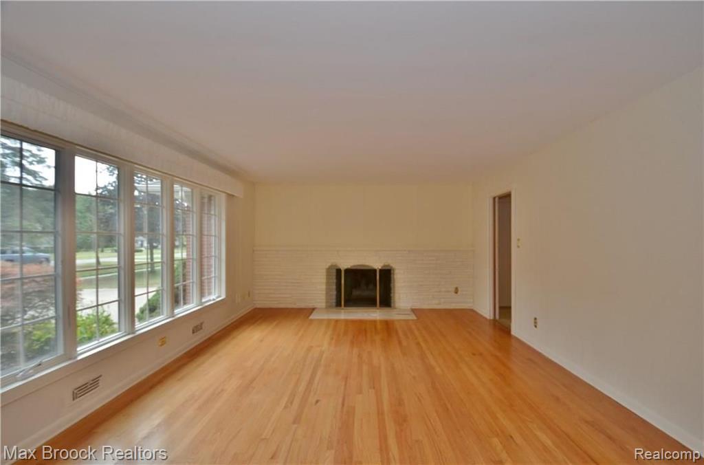 18900 Riverside Drive Beverly Hills, MI 48025 - Photo 6 of 19